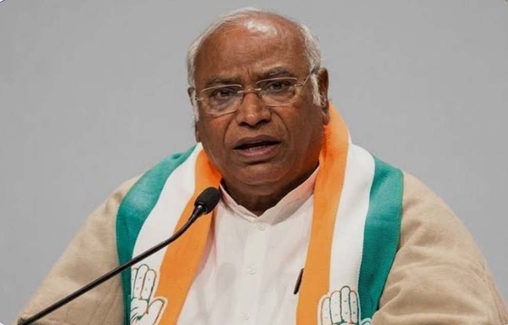 धर्मेंद्र प्रधान के कथित इस्तीफे पर कांग्रेस का बयान, खरगे बोले- ये PM मोदी की हठ की हार, चिदंबरम ने किया स्वागत