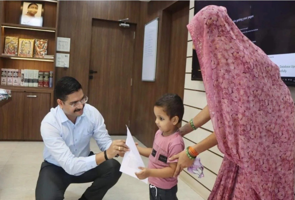 ढाई साल का बच्चा बना ‘बाल आरक्षक’, शहीद पुलिसकर्मी के बेटे को मिली अनुकंपा नियुक्ति