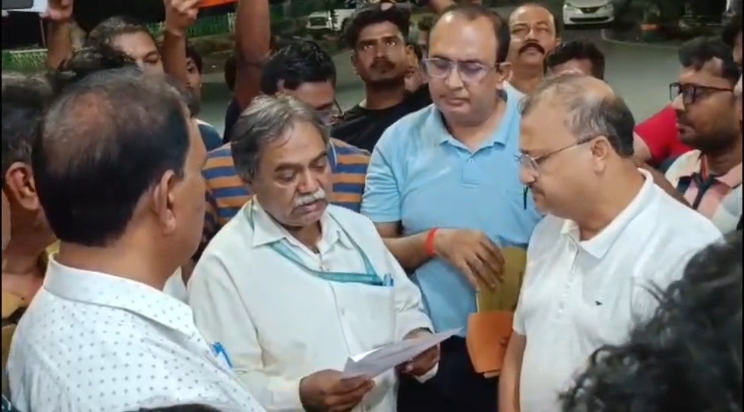 ड्यूटी से घर लौट रहे बीएसएल कर्मी की सड़क हादसे में मौत, प्रबंधन ने आश्रित को सौंपा नौकरी का ऑफर लेटर