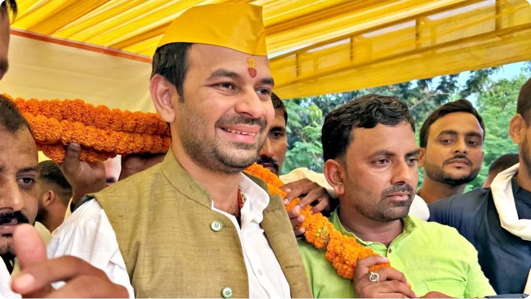 बेऊर जेल से रिहा हुए तेजप्रताप यादव, समर्थकों ने किया जोरदार स्वागत; सीधे तेजस्वी यादव से मिलने पहुंचे