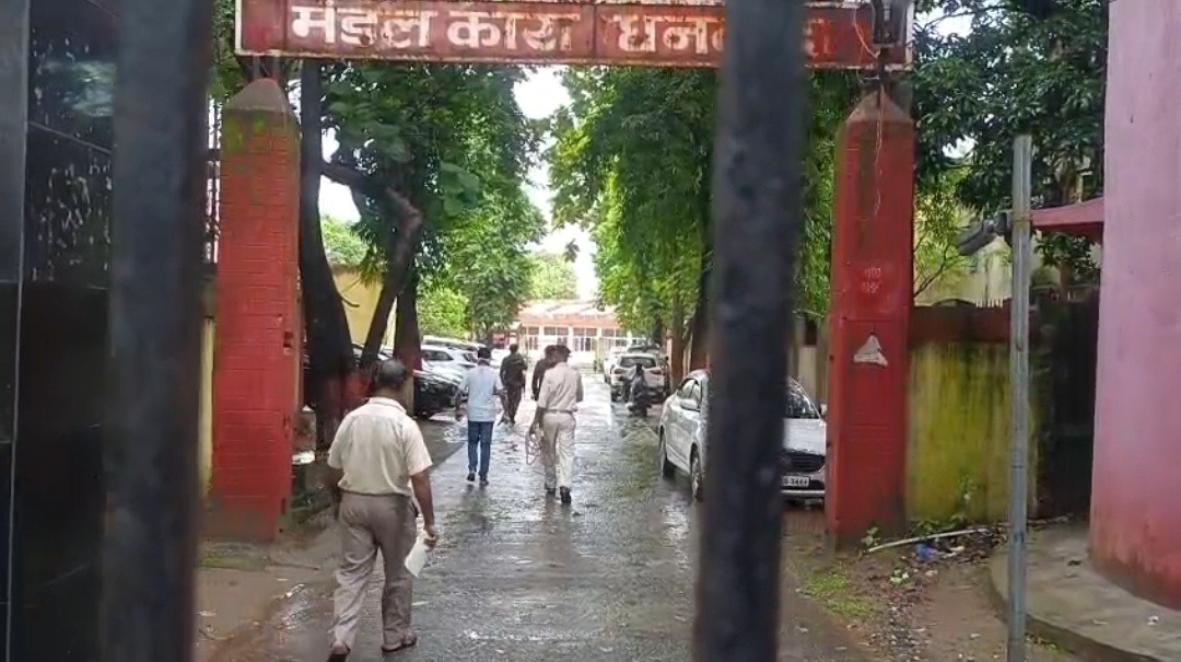 करोड़ों की जमीन-मकान ठगी का आरोपी आशीष गुप्ता गिरफ्तार, कोलकाता से पकड़कर धनबाद लाया गया; कोर्ट ने भेजा जेल