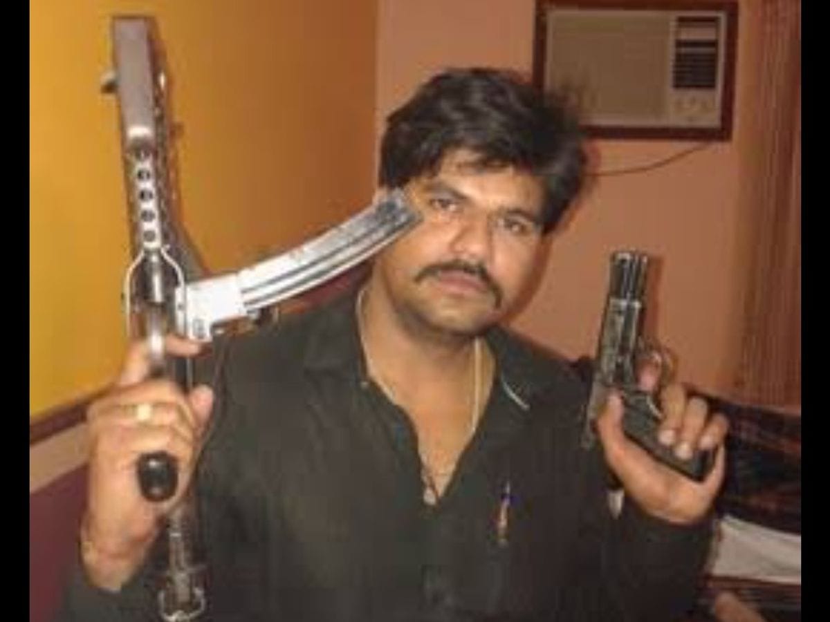 जामताड़ा में पुलिस मुठभेड़ में कुख्यात गैंगस्टर सुजीत सिन्हा ढेर, हथियार छीनकर भागने की कोशिश के दौरान हुई जवाबी फायरिंग