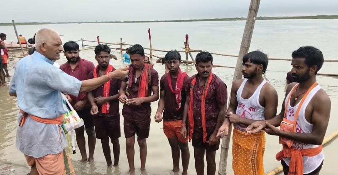 पहली सोमवारी पर शिवमय हुआ भागलपुर, गंगाजल लेकर बाबा बासुकीनाथ धाम के लिए रवाना हुए हजारों कांवरिये