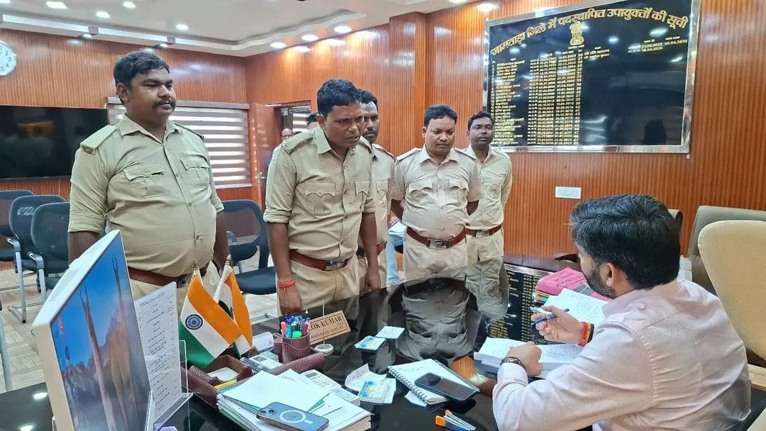 जामताड़ा में चौकीदारों की उपायुक्त से मुलाकात, एक माह में पूर्ण आश्वस्त वेतनमान की समस्या के समाधान का मिला भरोसा