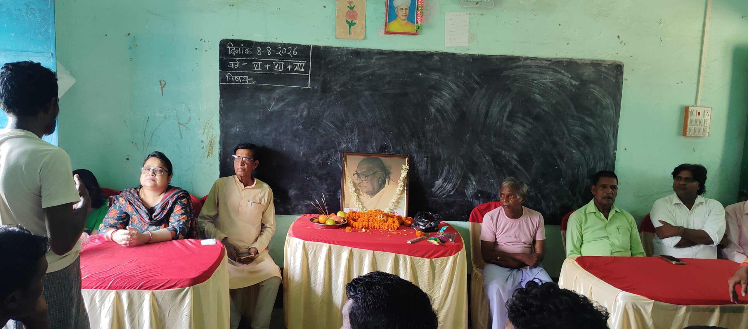 पूर्व विधायक डॉ. विशेश्वर खां की 12वीं पुण्यतिथि पर श्रद्धांजलि, जादुपेटिया कलाकारों की बदहाली देख भावुक हुईं सुष्मिता खां