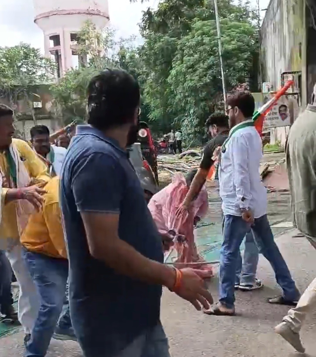 तिरंगा यात्रा के दौरान भाजपा कार्यकर्ताओं में मारपीट, डंडे से हमला करने का आरोप