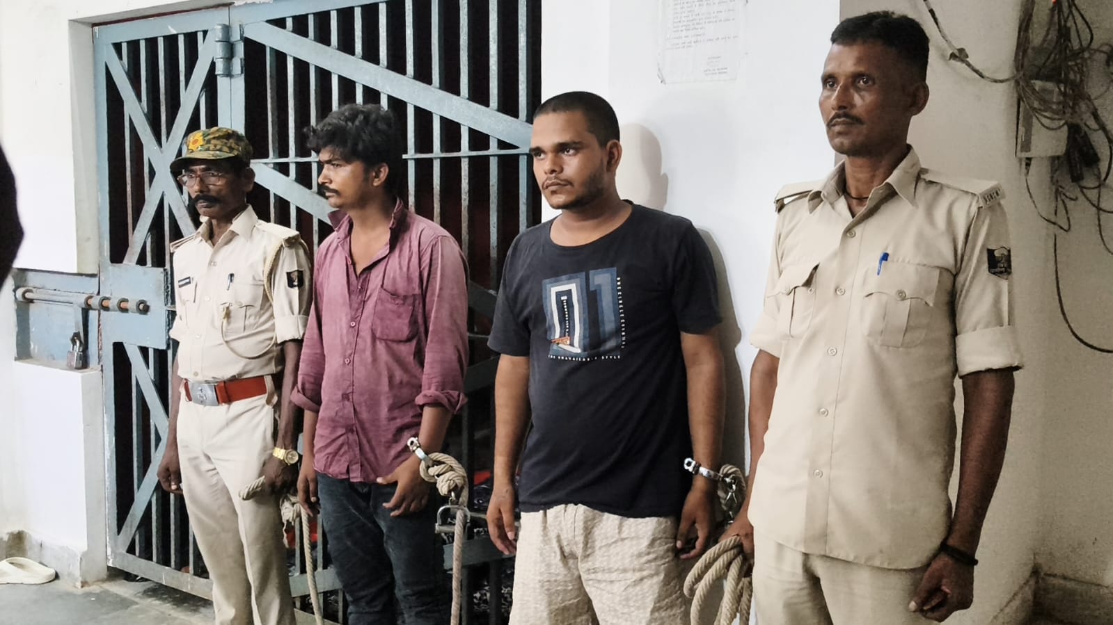 सहरसा में 57 ग्राम स्मैक के साथ युवक गिरफ्तार, एक विधि-विरुद्ध बालक भी पकड़ा गया