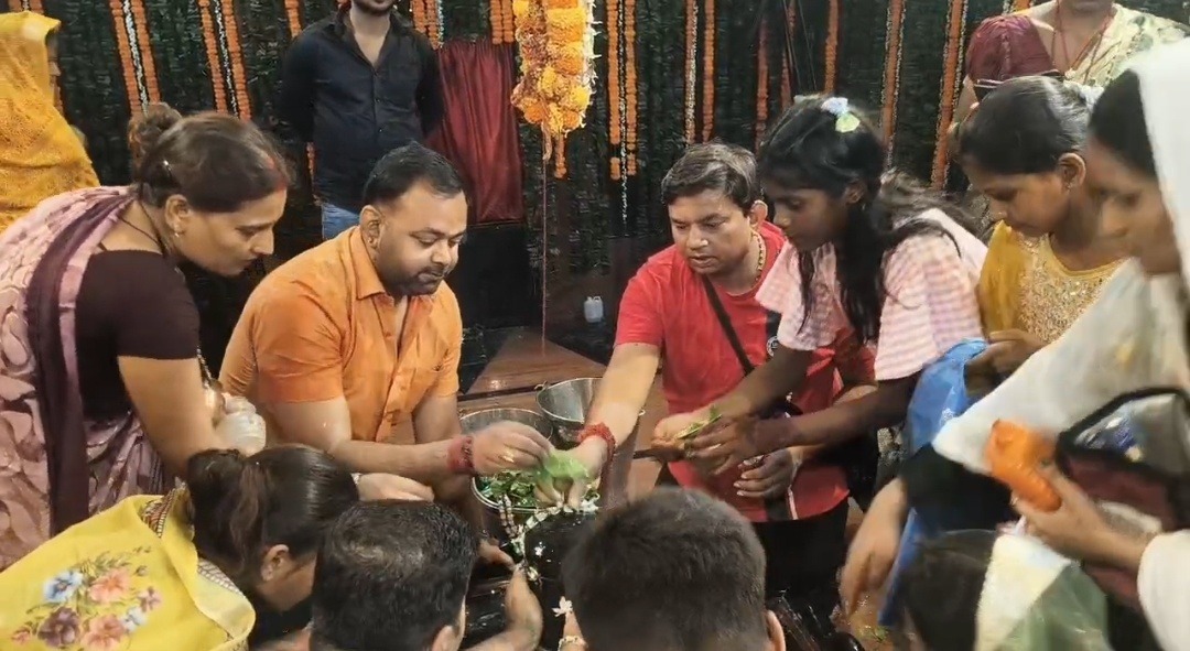 हर-हर महादेव के जयघोष से गूंजा भागलपुर, तीसरी सोमवारी पर उमड़ी श्रद्धालुओं की भीड़