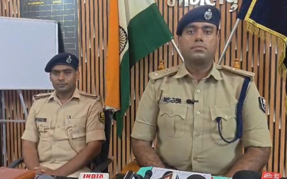 मधुसूदनपुर में ब्राउन शुगर के साथ 5 तस्कर गिरफ्तार, 8.44 ग्राम नशीला पदार्थ और नकदी बरामद