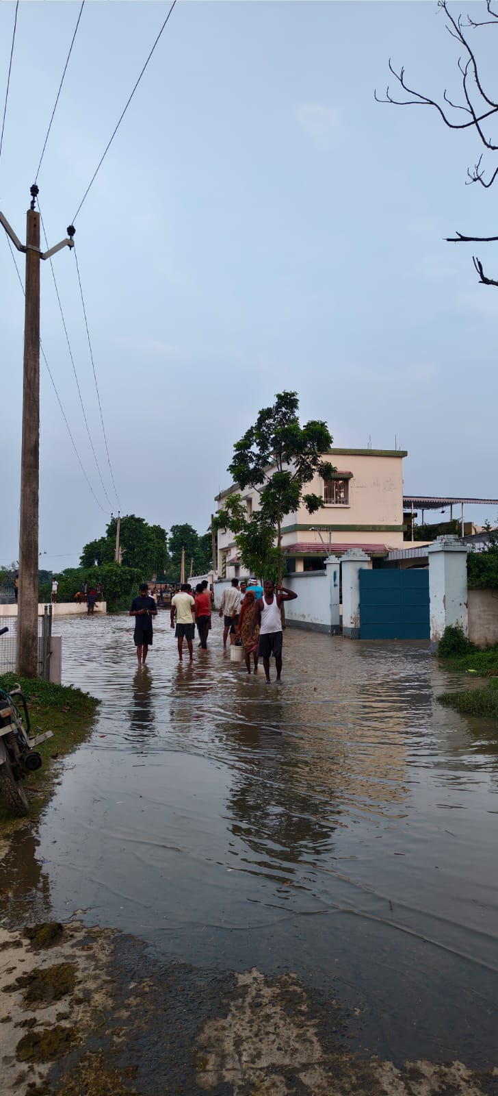 बिहार के ऊर्जा मंत्री के घर में घुसा पानी, टूटा तटबंध; 70-80 मीटर तक कटाव