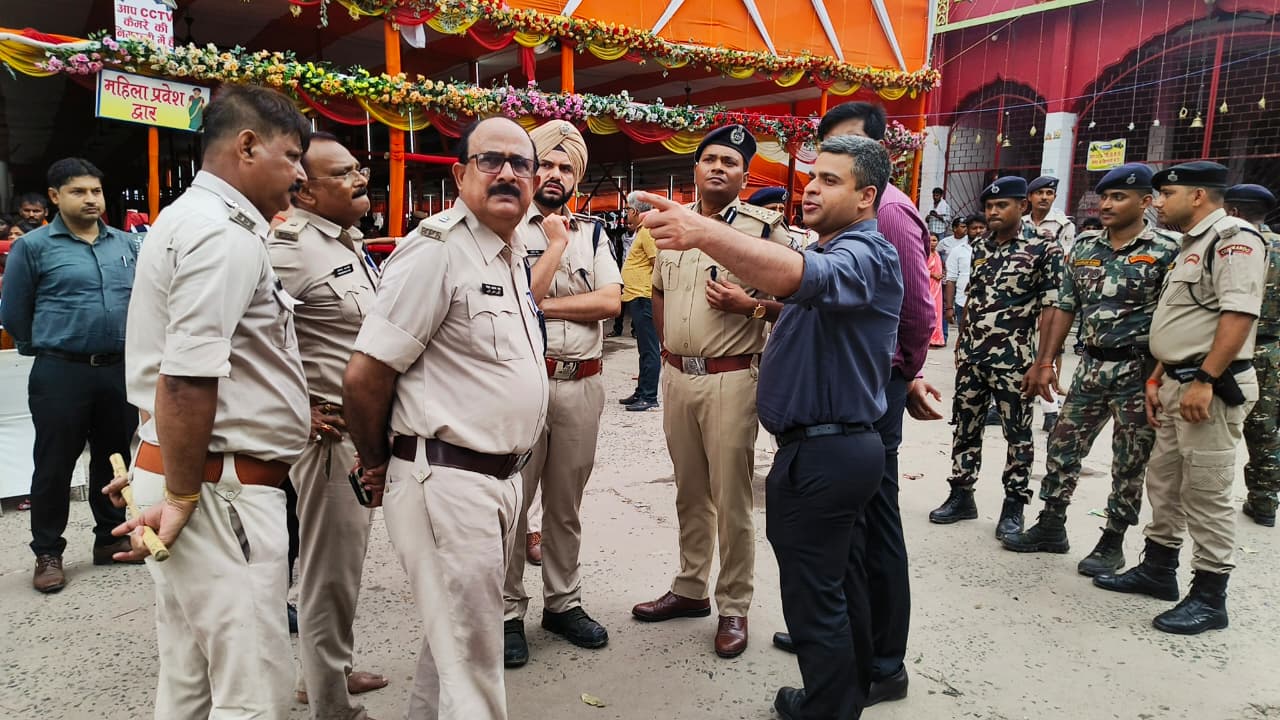 सावन की अंतिम सोमवारी पर डीआईजी ने मटेश्वर धाम और सिंहेश्वर धाम का लिया जायजा, भीड़ प्रबंधन को लेकर दिए सख्त निर्देश
