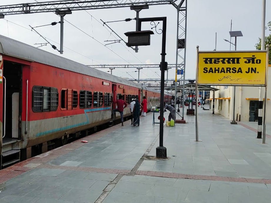 गोरखपुर रेलखंड पर काम से कई ट्रेनों के रूट बदले, कई स्टेशनों पर नहीं होगा ठहराव