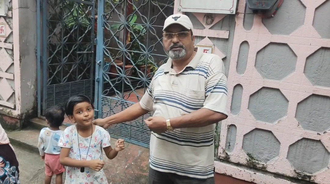 आवारा कुत्तों का आतंक: 5 साल की मासूम पर 10-15 कुत्तों ने किया हमला, नगर निगम की कार्यशैली पर सवाल