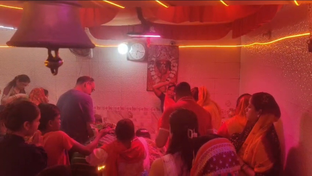 सावन की पहली सोमवारी पर शिवालयों में उमड़ा आस्था का सैलाब, ‘हर-हर महादेव’ के जयकारों से गूंजा धनबाद