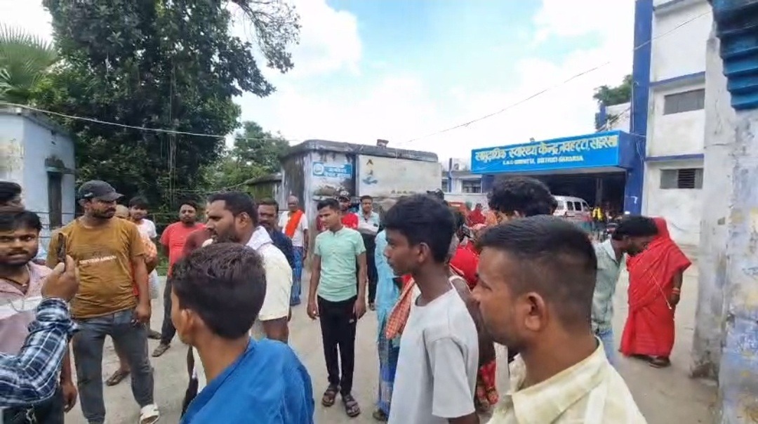 सहरसा जिले के नवहट्टा में अनियंत्रित ट्रैक्टर का कहर दो नाबालिगों को मारी ज़ोरदार टक्कर, इलाज के दौरान एक की मौत; दूसरा गंभीर