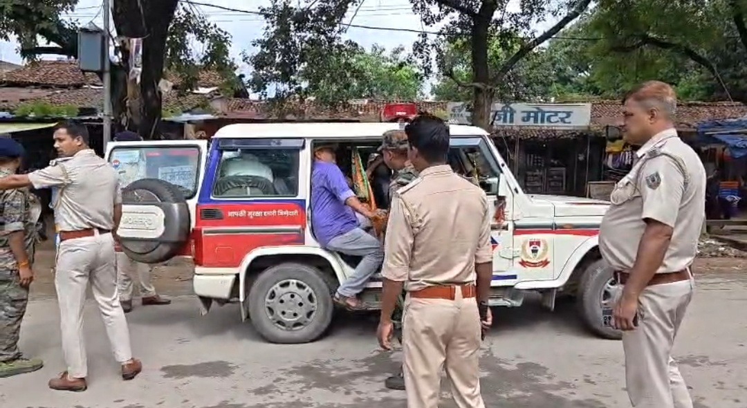 झारखंड बंद के समर्थन में सड़क पर उतरी भाजपा, एनएच-143 जाम कर कार्यकर्ताओं ने दी गिरफ्तारी