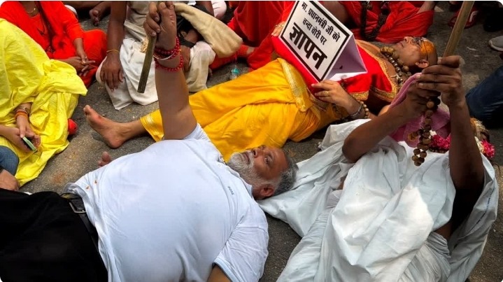 राम मंदिर चंदा विवाद पर पप्पू यादव का प्रदर्शन, साधु-संतों के साथ सड़क पर उतरे सांसद