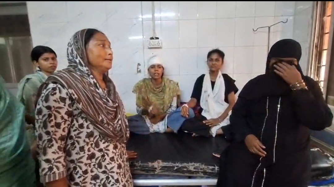 दरवाजा लगाने को लेकर दो पक्षों में बढ़ा विवाद, जमकर हुई मारपीट; एक ही परिवार के 6 लोग घायल