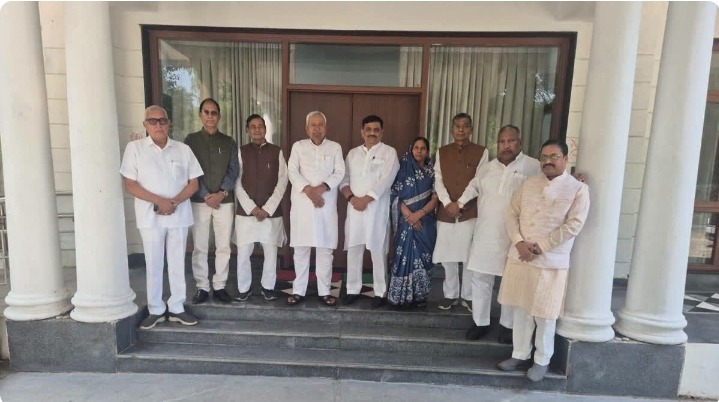 नीतीश कुमार ने जेडीयू सांसदों के साथ की बैठक, लवली आनंद की गैरमौजूदगी से सियासी चर्चा तेज