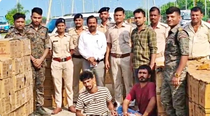 गोबर की खाद के बीच छिपा था शराब का तहखाना, कैमूर में 75 लाख की शराब बरामद