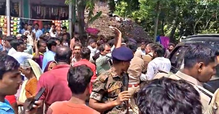 मुजफ्फरपुर में बाढ़ पीड़ितों का फूटा गुस्सा, छह दिन बाद पहुंचीं JDU विधायक तो घेर ली गाड़ी