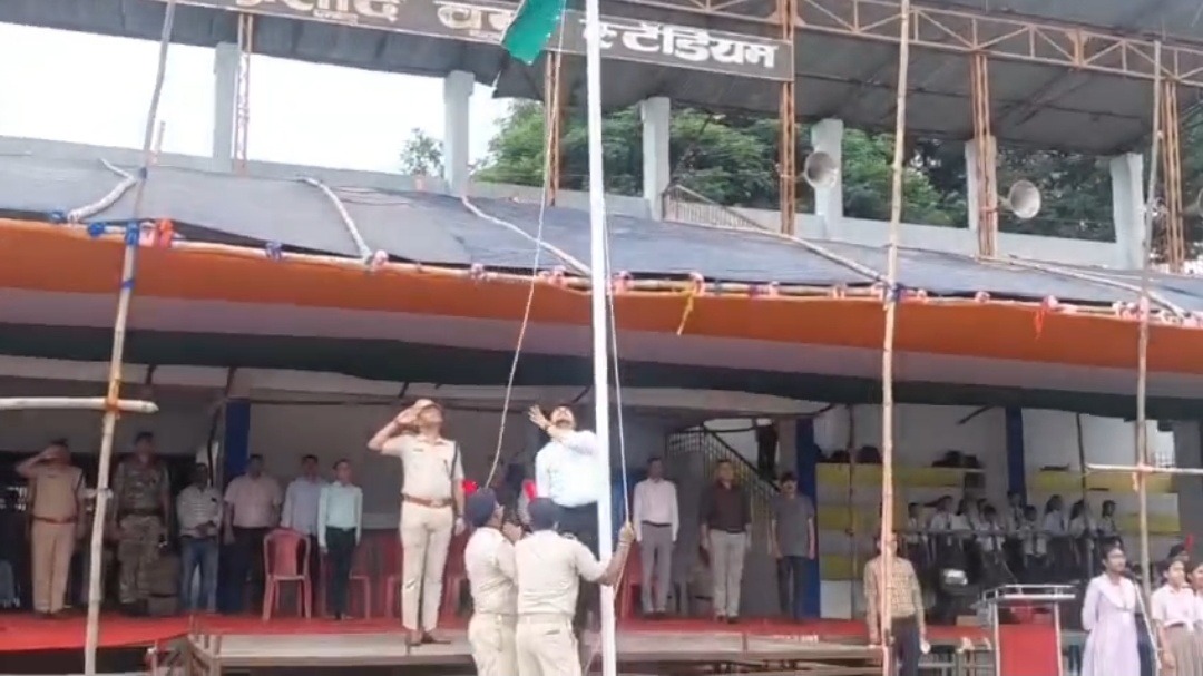 धनबाद में स्वतंत्रता दिवस समारोह की तैयारियां अंतिम चरण में, डीसी-एसएसपी ने किया परेड पूर्वाभ्यास का निरीक्षण