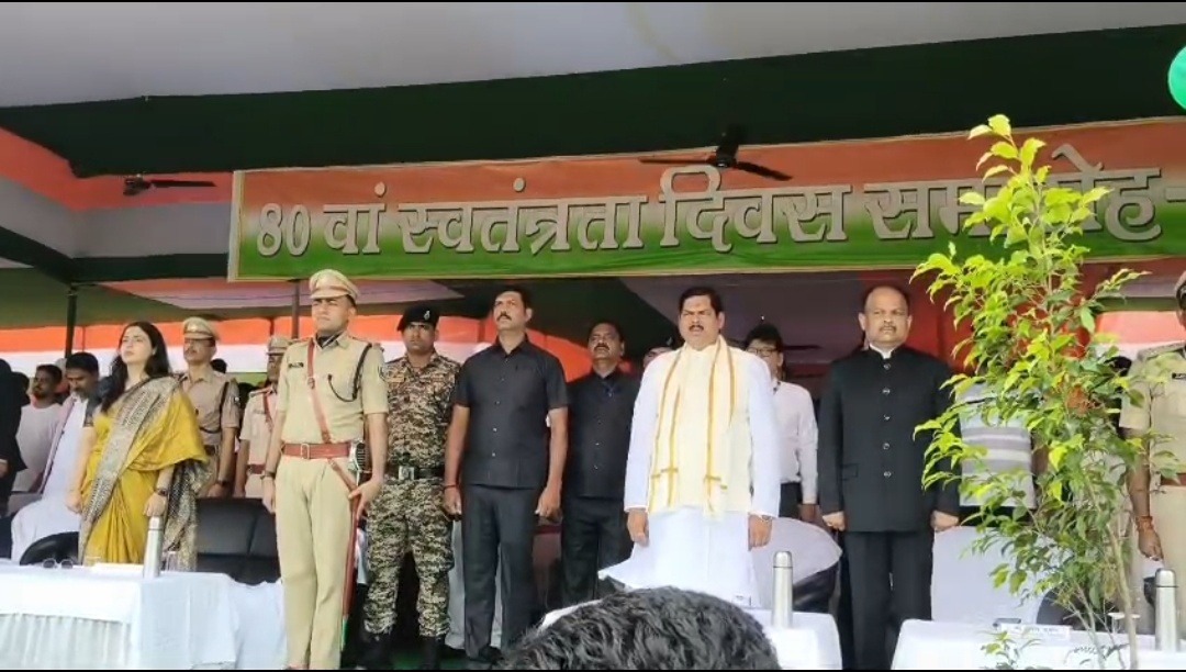 80वें स्वतंत्रता दिवस पर सहरसा में प्रभारी मंत्री मिथिलेश तिवारी ने फहराया तिरंगा, विकास योजनाओं का रखा ब्योरा