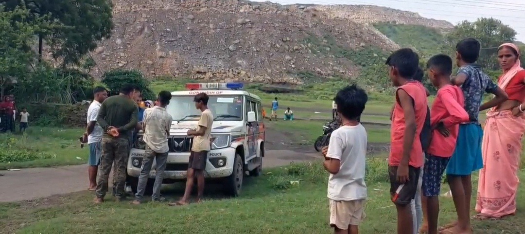 धनबाद में आपसी रंजिश ने लिया खूनी रूप, युवक को मारी गोली; जांघ में लगी गोली, आरोपी फरार