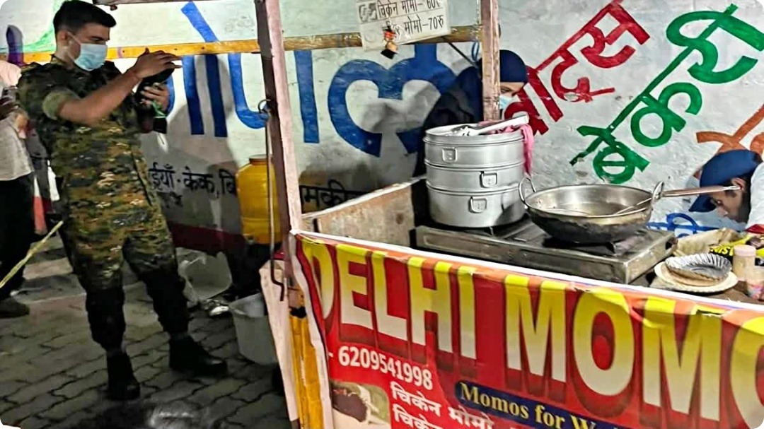 बेलबाग चौक पर मोमो के ठेले के पास जोरदार धमाका, तीन संदिग्ध युवकों की तलाश