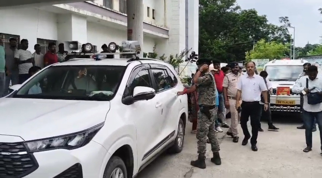 सहरसा सदर अस्पताल का डीएम ने किया निरीक्षण, जलजमाव और डॉक्टरों की कमी जल्द होगी दूर