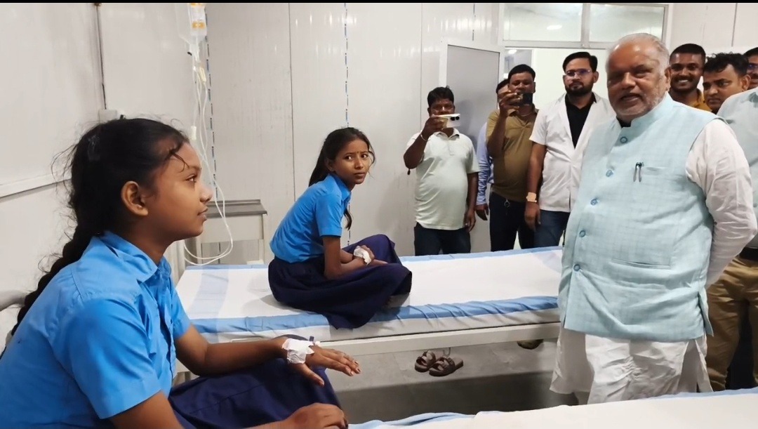 मिड डे मील में नमक की जगह सर्फ! खाना खाते ही 34 बच्चों की बिगड़ी तबीयत