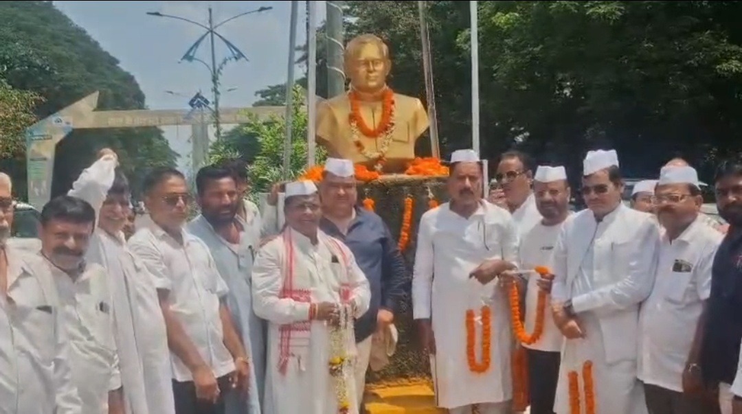 राजीव गांधी की जयंती पर बोकारो में कांग्रेस ने किया नमन, नेताओं ने गिनाईं देश के विकास में पूर्व पीएम की उपलब्धियां