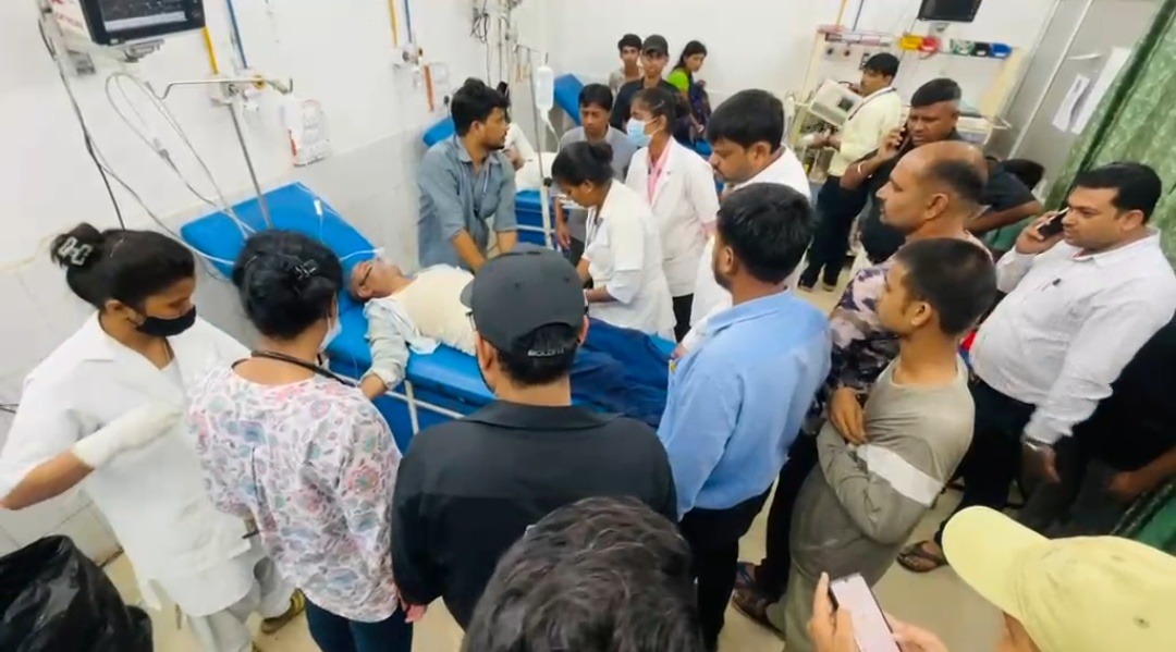 सड़क दुर्घटना में घायल अज्ञात व्यक्ति की मदद को तुरंत आगे आए मेयर संजीव सिंह, अपनी गाड़ी से पहुंचाया अस्पताल