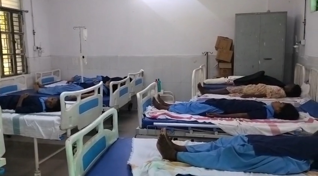 प्रार्थना के दौरान नौ छात्राओं की तबीयत बिगड़ी, मचा हड़कंप; अस्पताल में कराया गया इलाज