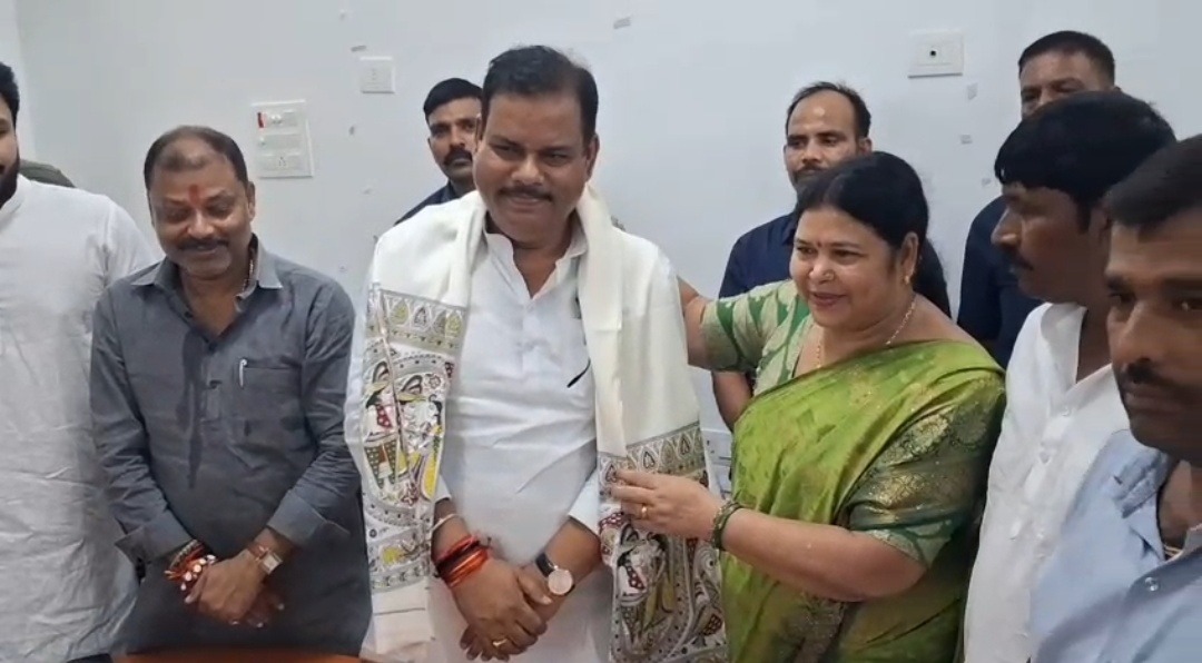 चीनी की बढ़ती कीमतों पर संजय पासवान का बड़ा बयान, बोले- कालाबाजारी और जमाखोरी पर होगी सख्ती