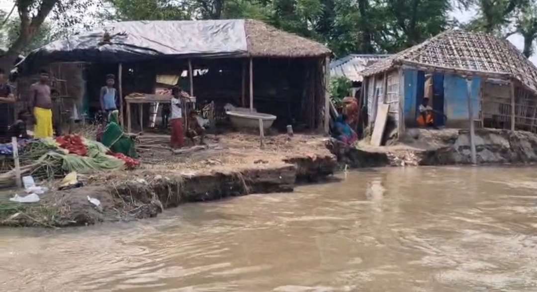 कोसी कटाव से डरहार और बकुनिया पंचायत में दहशत, पुनर्वास की मांग तेज