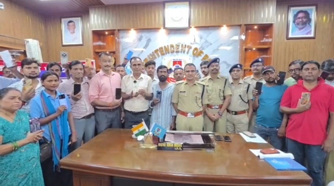बोकारो पुलिस की बड़ी कार्रवाई, 25 दिनों में 78 गुम और चोरी हुए मोबाइल बरामद