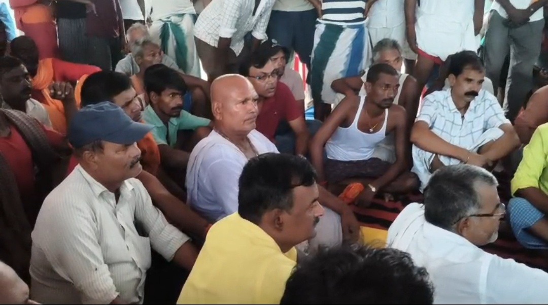 संत बाबा कारू खिरहर स्थान पर अवैध वसूली के आरोप, ग्रामीणों ने समिति गठन और जांच की उठाई मांग