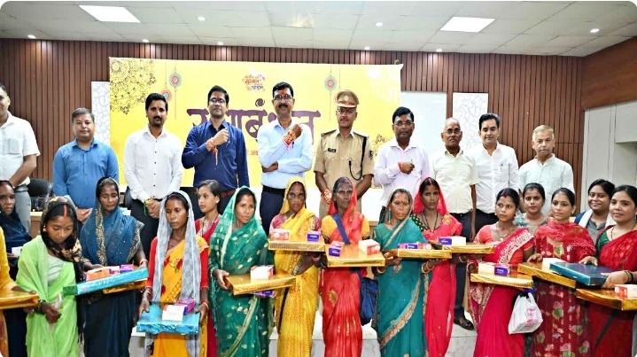 नक्सल दहशत से निकले गांवों की महिलाओं ने डीएम-एसपी को बांधी राखी, जमुई में नए विश्वास की शुरुआत