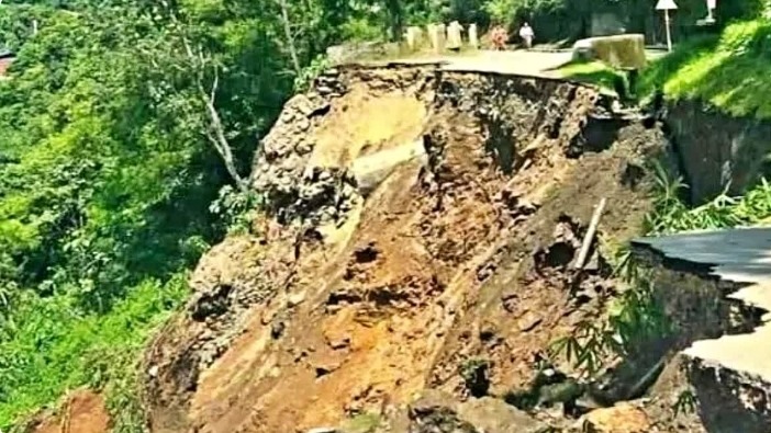 नेपाल में जल प्रलय के बीच धंसा पृथ्वी राजमार्ग, भारत-नेपाल व्यापार पर संकट; काठमांडू में ईंधन की किल्लत का खतरा