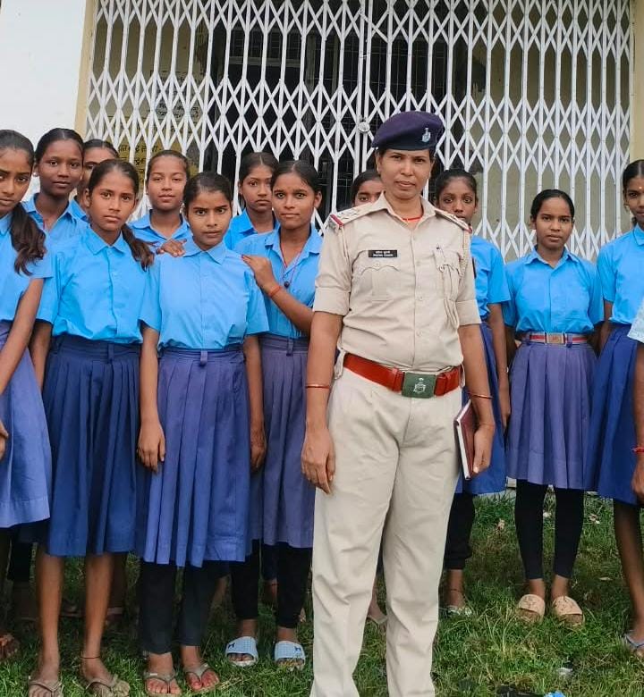 महिलाओं और छात्राओं की सुरक्षा को लेकर नवगछिया पुलिस सक्रिय, ‘पुलिस दीदी’ अभियान से बढ़ा भरोसा