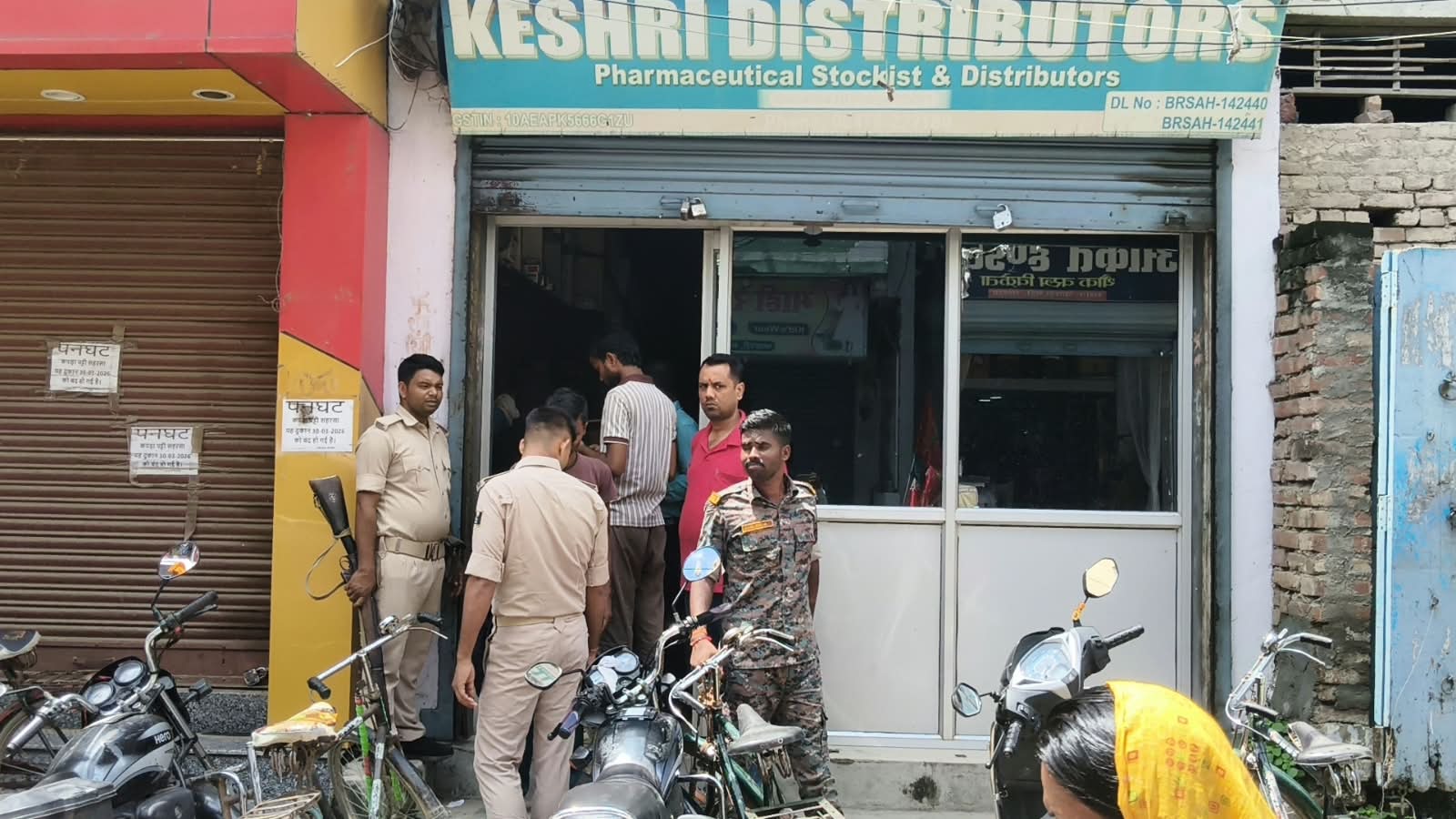 सहरसा में मेडिकल स्टोर का शटर तोड़कर चोरी, 50 हजार नकद समेत डेढ़ लाख का सामान ले गए चोर