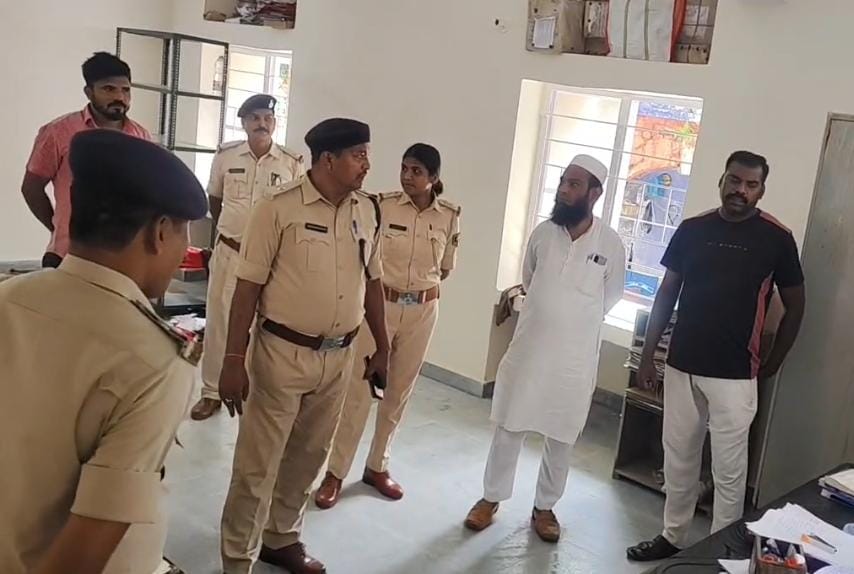 नाथनगर थाना के नए थानाध्यक्ष बने परमेश्वर सहनी, कार्यभार संभालते ही पुलिसकर्मियों को दिए सख्त निर्देश
