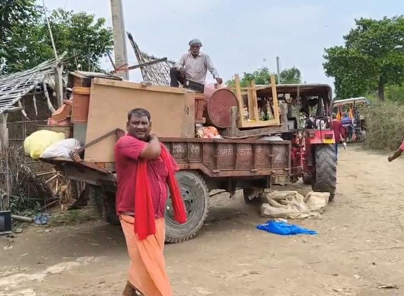 गंगा के भीषण कटाव से राघोपुर में हाहाकार, आंखों के सामने आशियाना उजाड़ने को मजबूर सैकड़ों परिवार