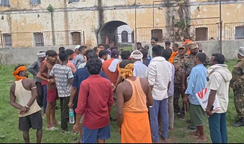 TNB कॉलेजिएट में बाढ़ पीड़ितों को हटाने की बात पर विवाद, हंगामे के बाद रहने की मिली अनुमति