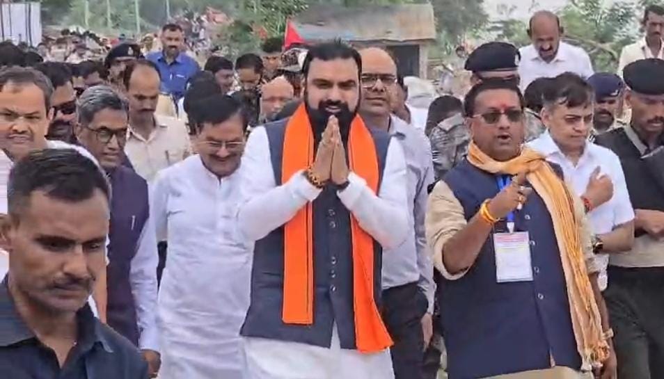राघोपुर में भीषण कटाव के बीच पहुंचे सीएम सम्राट चौधरी, 12 किमी तटबंध होगा मजबूत; गंगा में होगी ड्रेजिंग