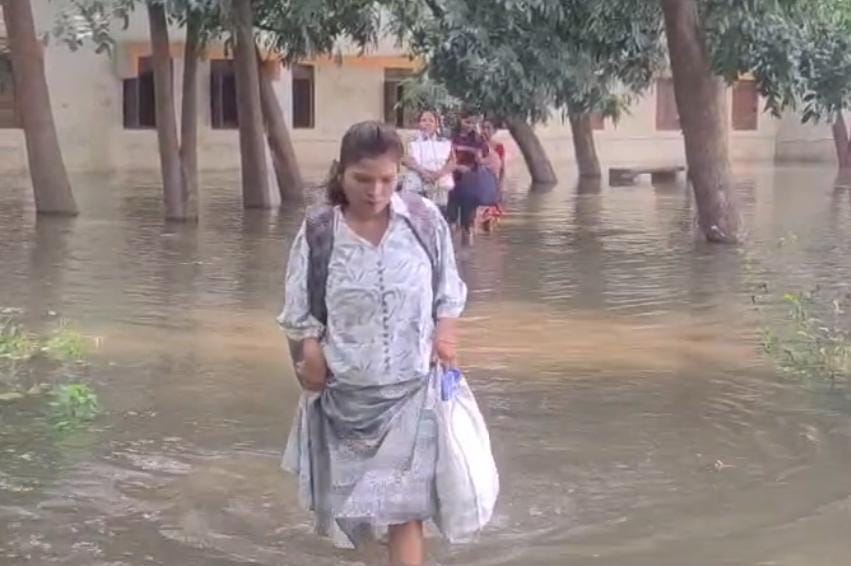 तिलकामांझी विश्वविद्यालय के गर्ल्स हॉस्टल में घुसा बाढ़ का पानी, छात्राएं हॉस्टल छोड़ने को मजबूर