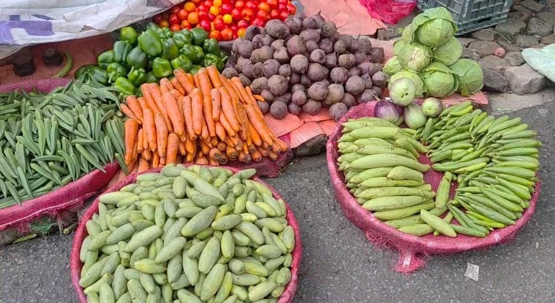 बाढ़ का असर अब रसोई पर, भागलपुर में सब्जियों के दाम बढ़े; लोकल आवक घटने से बिगड़ा घरेलू बजट