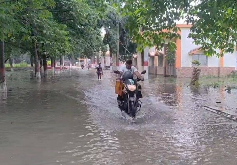 TMBU में बाढ़ का पानी, प्रशासनिक भवन से सीनेट हॉल तक जलजमाव; 3-4 फीट पानी से आवागमन प्रभावित