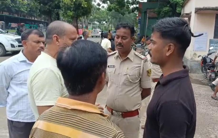भागलपुर में भीषण सड़क हादसा, युवक की मौके पर मौत; दो दोस्त गंभीर घायल